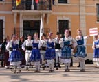 Départ du défilé Folklorique, Danses de l'Allemagne par le groupe 