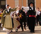Danses Folklorique de l'aigo vivo de Rousset, Remise de récompenses par le maire, Fin du défilé Folklorique