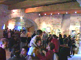 : Le Dimanche 17 Septembre 2001 , après plusieurs mois de travaux , des centaines de personnes ont assisté à l'inauguration des salles rénovées du château des remparts. 